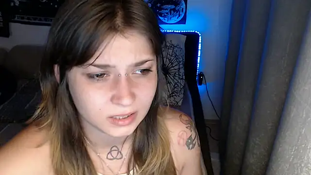 AlienforTwenty Live XXX-chat