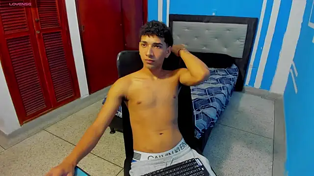 efrain_boy élő XXX-chatje