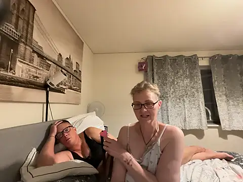 XXX chat uživo modela Curvy-Jinx