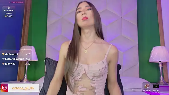 queen__violet Adlı Modelin Canlı XXX Sohbeti
