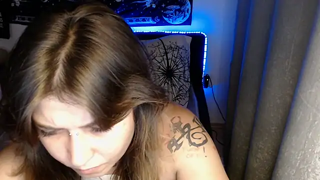 XXX chat uživo modela AlienforTwenty