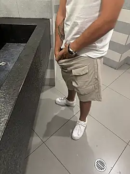 Leon__Hart_: διαδικτυακό σόου στην κά μερα