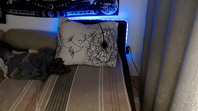 AlienforTwenty's Live XXX Chat