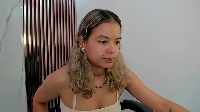 dulce_lyraa1's Live XXX Chat
