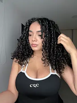 Curlyierr Chat XXX in diretta