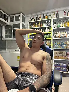 OliverWest04 Adlı Modelin Canlı XXX Sohbeti