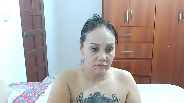 LORE_MILF – Live XXX-chat