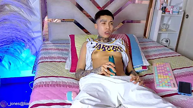 Jonesliam23 Live XXX-chat