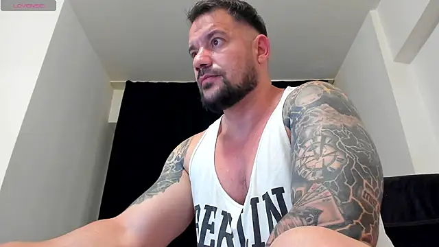 musclemonster31's Live XXX Chat