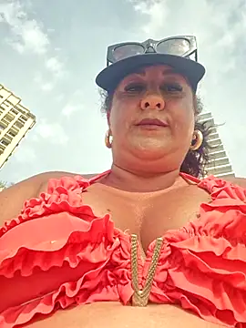 CurvyFireLatina's Live XXX Chat