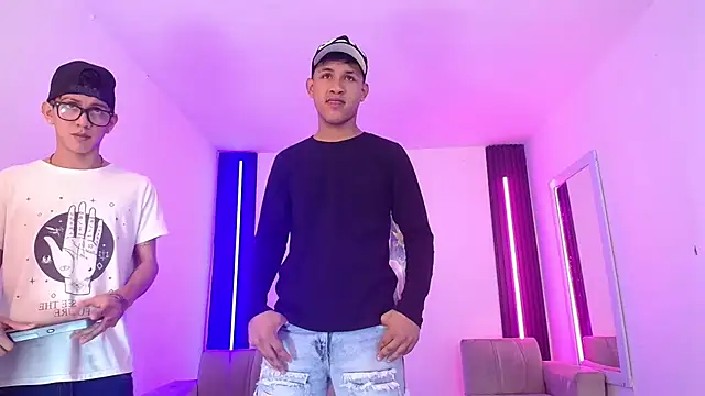 Marcus_and_Tony Adlı Modelin Canlı XXX Sohbeti