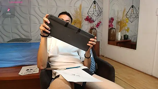 DemondSalvatore Adlı Modelin Canlı XXX Sohbeti