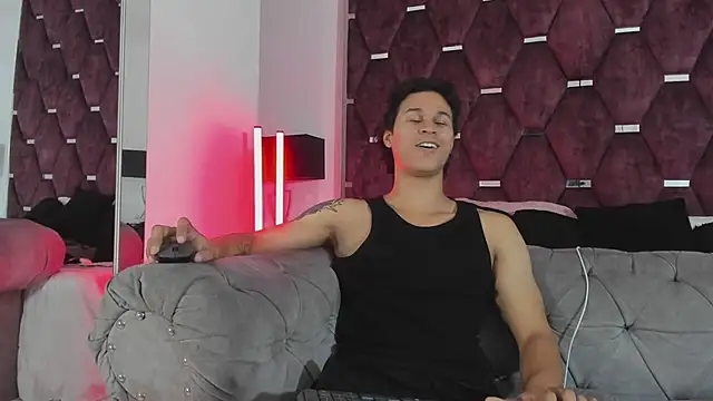 Chatroom XXX en direct de TonyBenedetti
