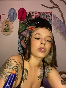 צ'אט XXX בשידור חי של BlueStoneX
