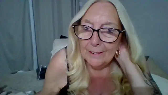 Chanel-56 Live XXX Chat