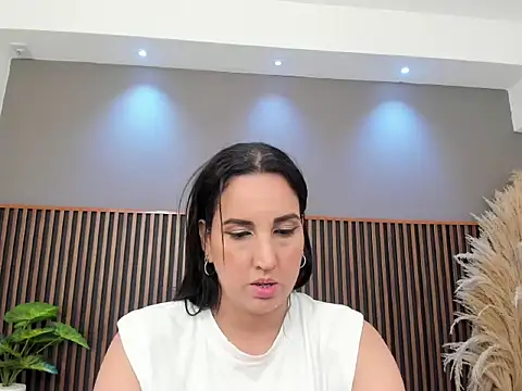 Sharonevanss_ Adlı Modelin Canlı XXX Sohbeti