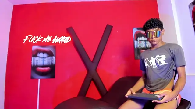 צ'אט XXX בשידור חי של BOUL_GUYS