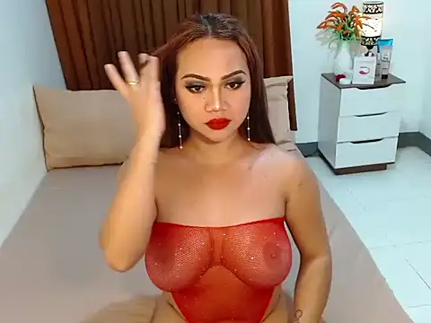 Pokazy przed kamerką – Ara_Cumms