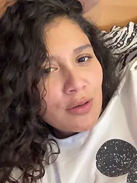 Chat +18 de kinky_mila@xh ao vivo