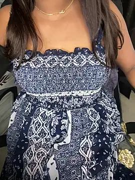 Vidhii004's Live XXX Chat