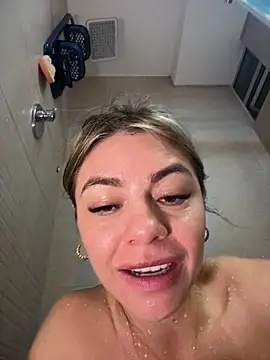 צ'אט XXX בשידור חי של alicee16