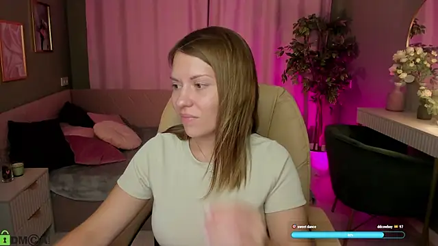 Kira_Miragee's Live XXX Chat