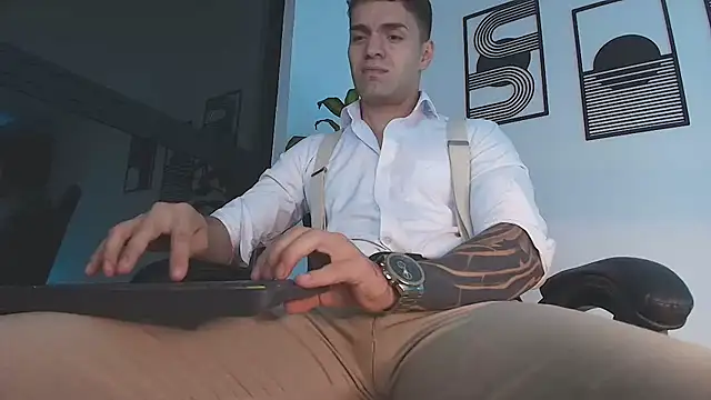 XXX chat uživo modela ALPHA_DOMINUS_