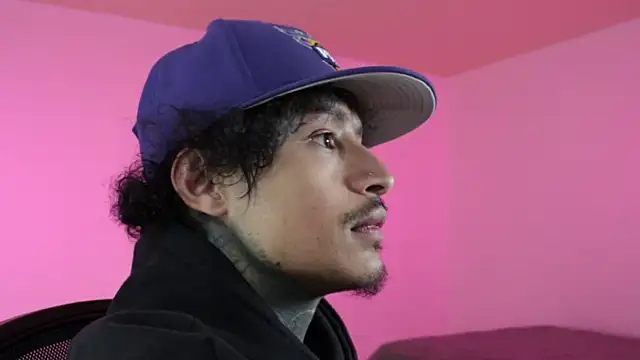 trieone's Live XXX Chat
