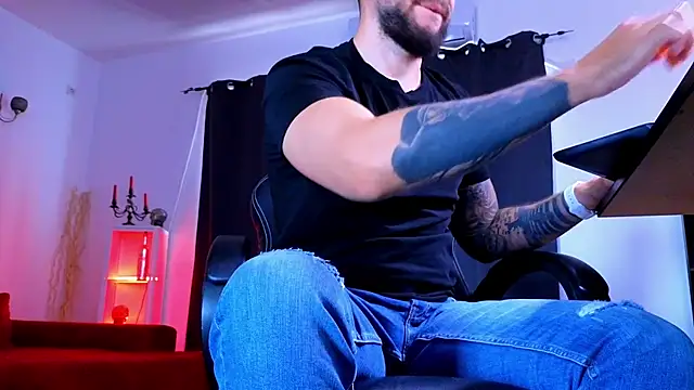 MightyAaron66 现场XXX聊天