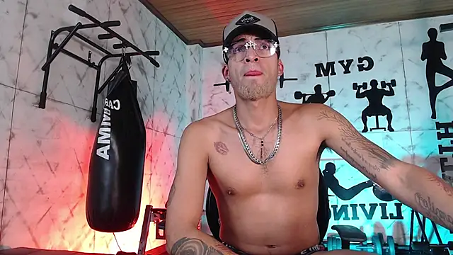 DrakeNeumann élő XXX-chatje