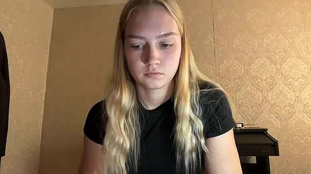 blondegirl2026's Live XXX Chat