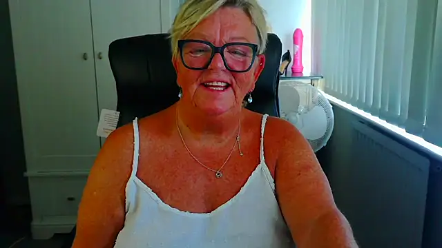BridgetBlueEyes Chat XXX in diretta