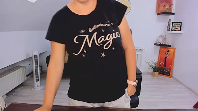 LollaGirl Adlı Modelin Canlı XXX Sohbeti
