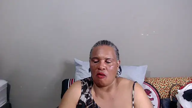 GrandBustyMelon – Naživo XXX chat