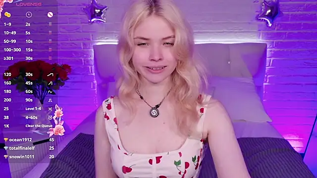 ChloeWells Adlı Modelin Canlı XXX Sohbeti