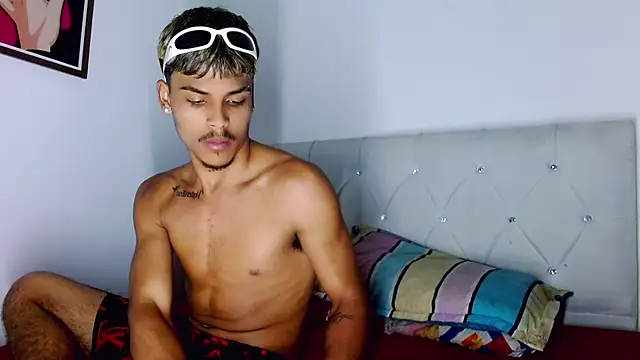 Angel_foxc13 élő XXX-chatje