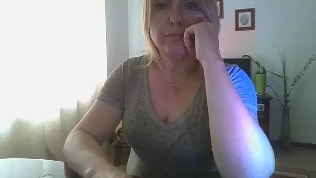 Chatroom XXX en direct de ElenaLove888