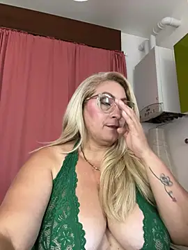 צ'אט XXX בשידור חי של x_elena_x
