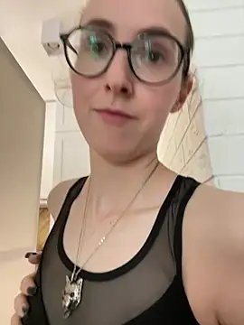 צ'אט XXX בשידור חי של MartiniiSelenna