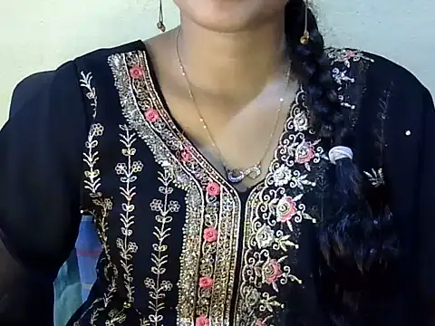 Shab_M Adlı Modelin Canlı XXX Sohbeti