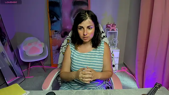 MartaEdams Adlı Modelin Canlı XXX Sohbeti