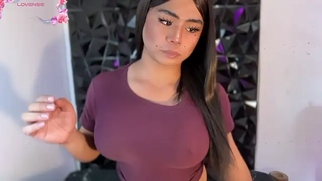צ'אט XXX בשידור חי של NyxaraSinDoll