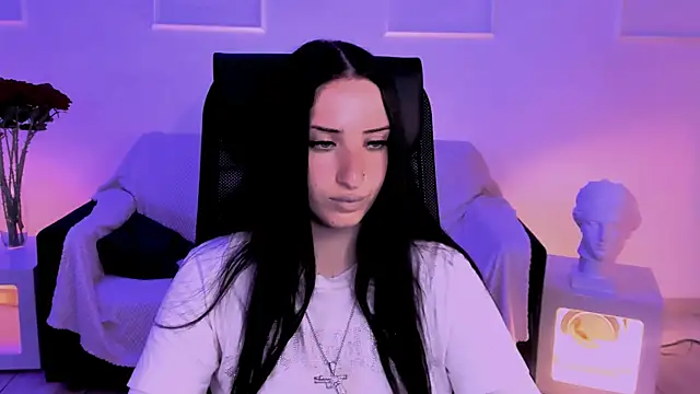 MonicaLowes' Live XXX Chat