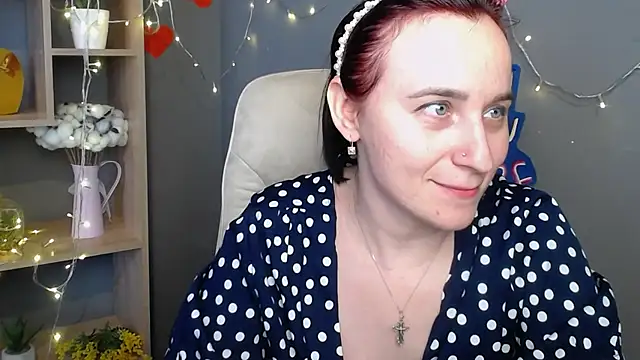 NinaFlawlees Chat XXX in diretta