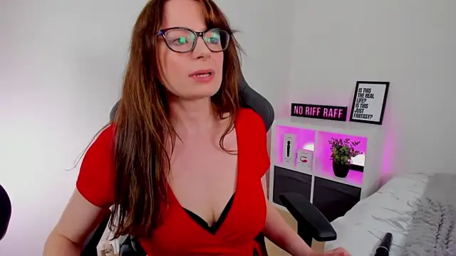 LucieWinters_UK's Live XXX Chat