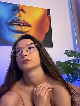 TheaMalekoo Adlı Modelin Canlı XXX Sohbeti