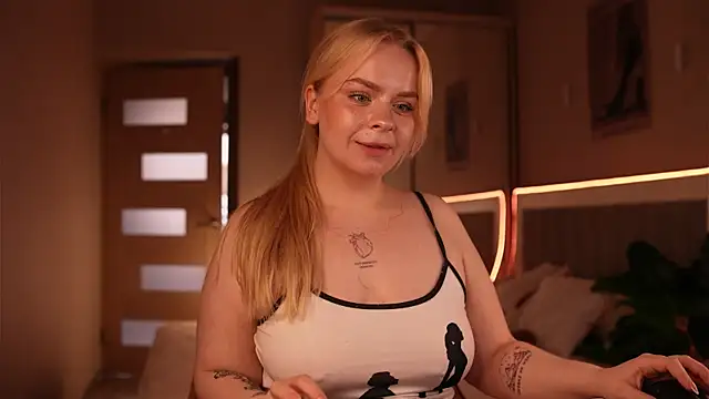 LisaLove3 live XXX chat