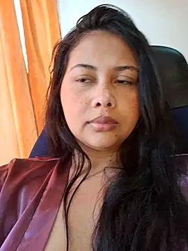 Alessandraa- লাইভ XXX চ্যাট