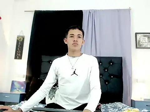 XXX chat uživo modela RoySteven
