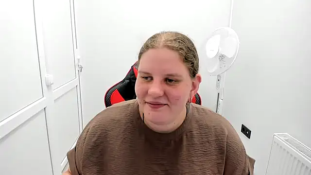 Bella_shyy_ élő XXX-chatje